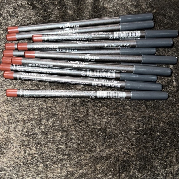 Italia Deluxe ultraFine Eyeliner - Picture 8 of 9